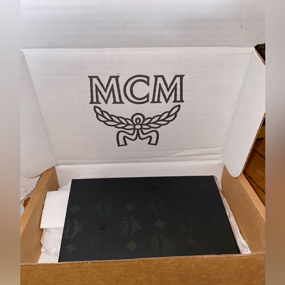 Authentic MCM iphoneX case - Picture 2 of 10